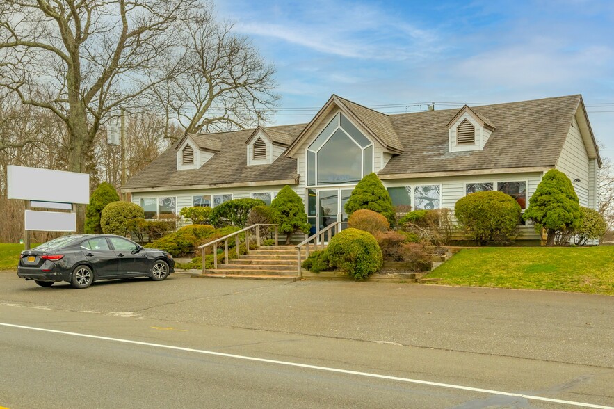 8700 Main Rd, Mattituck, NY à vendre - Photo du bâtiment - Image 1 de 1