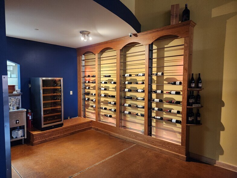 205 E Chicago St, Jonesville, MI à vendre - Photo intérieure - Image 2 de 11