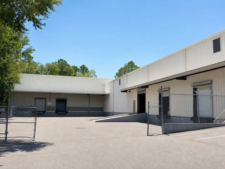 7076 Davis Creek Rd, Jacksonville, FL à louer - Photo du bâtiment - Image 2 de 17