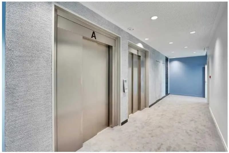 Office in Cachan for sale - Lobby - Image 3 of 8