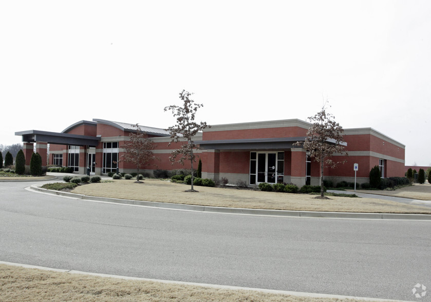 99 Market Center Dr, Collierville, TN à louer - Photo du bâtiment - Image 2 de 3