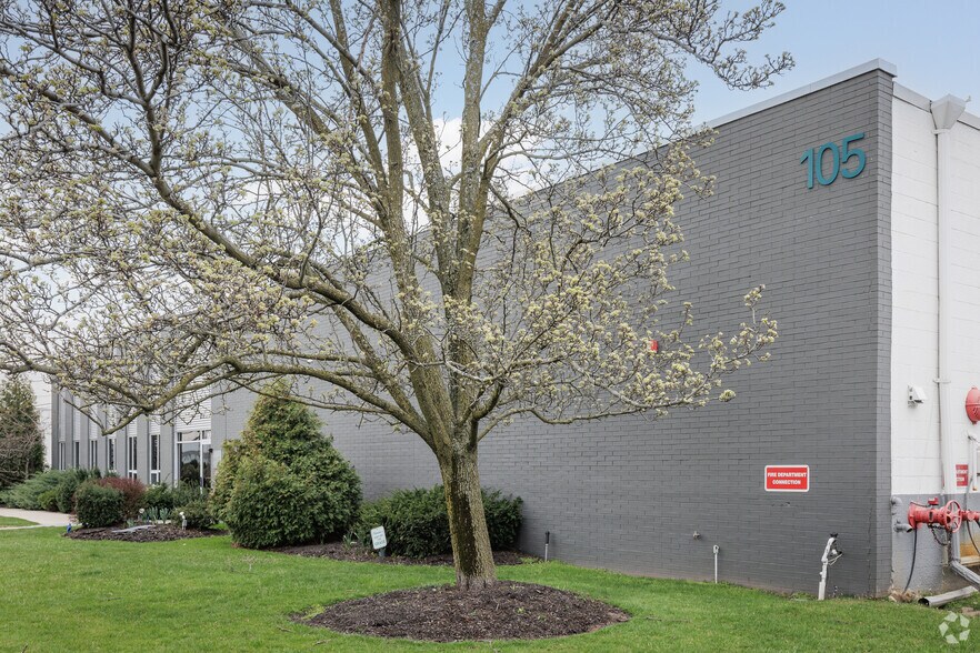 105 Amor Ave, Carlstadt, NJ à louer - Photo du bâtiment - Image 2 de 5