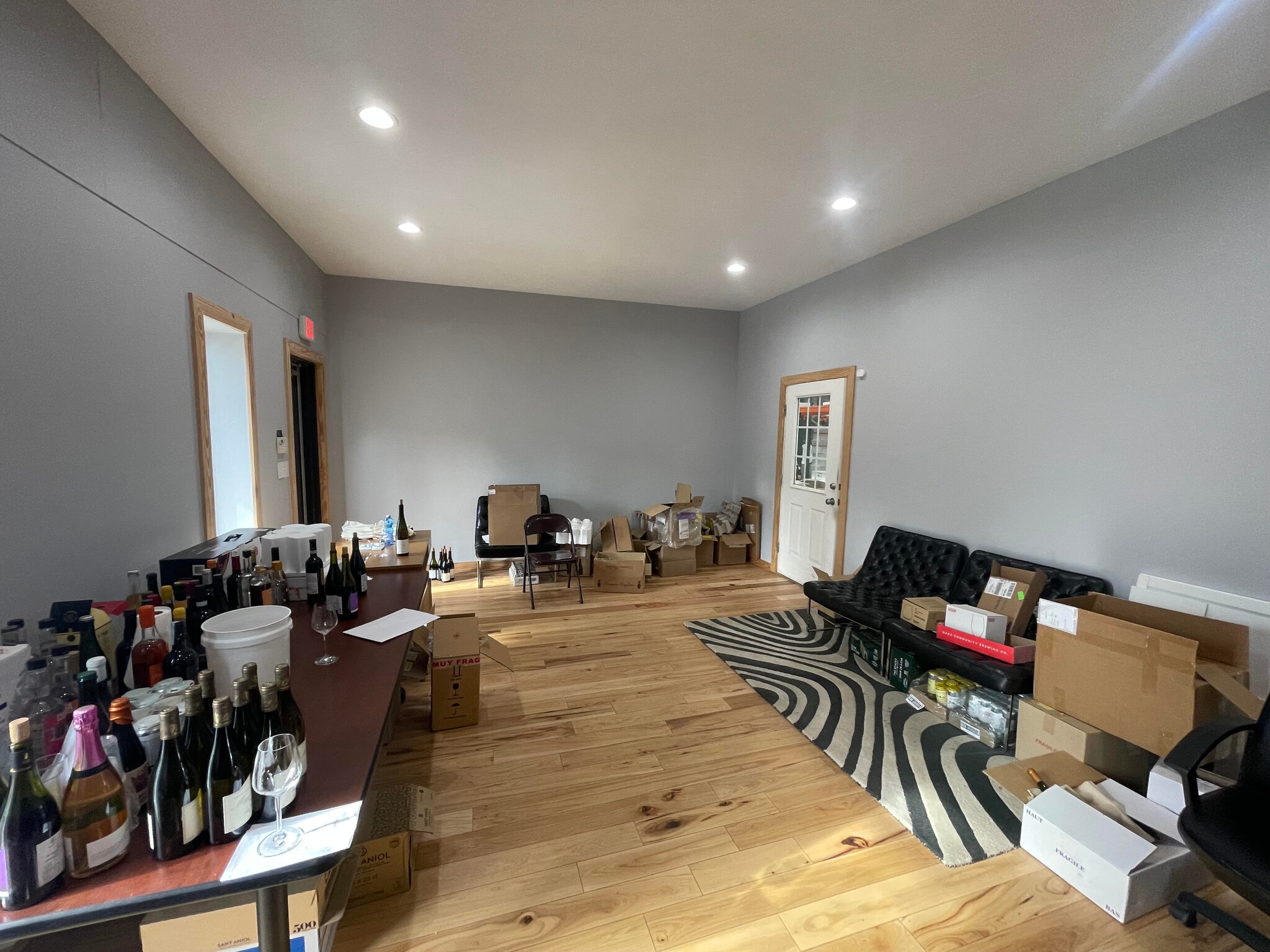 4504-4506 Bennett Memorial Rd, Durham, NC à louer Photo intérieure- Image 1 de 6