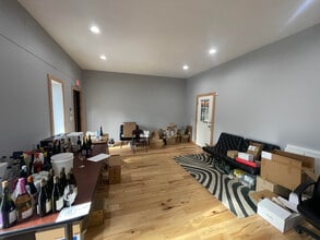 4504-4506 Bennett Memorial Rd, Durham, NC à louer Photo intérieure- Image 1 de 6