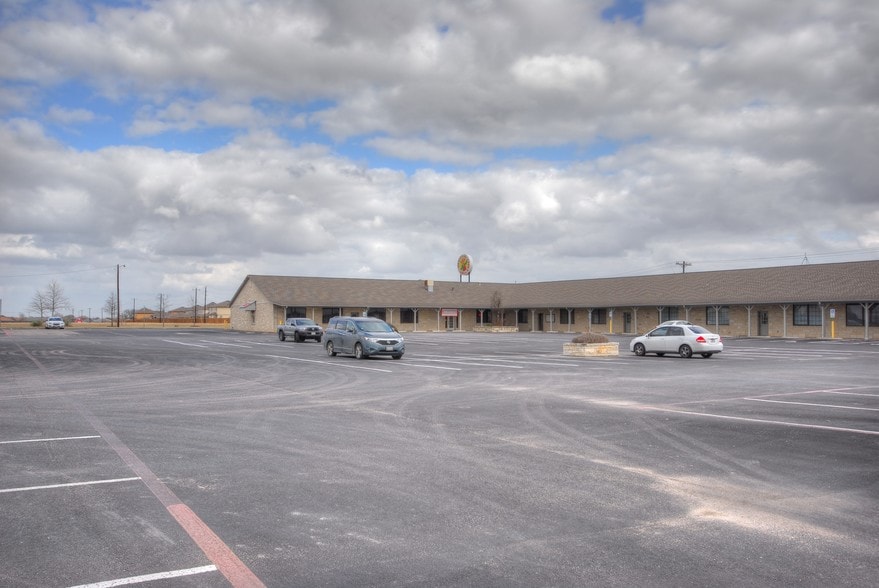 305 Limestone Ter, Jarrell, TX à louer - Photo du bâtiment - Image 2 de 18