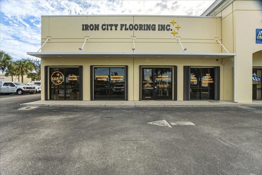 17000 Alico Commerce Ct, Fort Myers, FL à vendre - Photo du bâtiment - Image 1 de 18