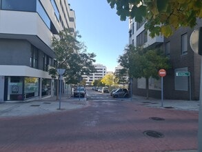 Bureau/Commerce de détail dans Rivas-Vaciamadrid, Madrid à louer Photo intérieure- Image 1 de 22