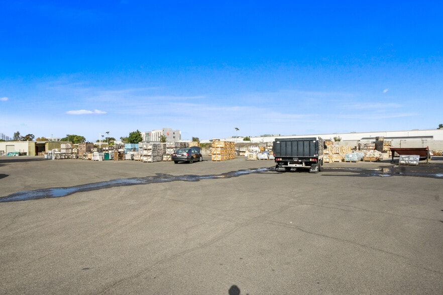 901 E Cerritos Ave, Anaheim, CA for lease - Building Photo - Image 2 of 8