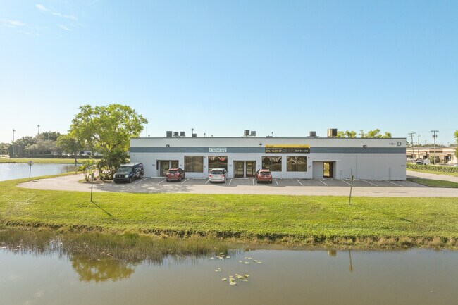 Plus de détails pour 3132 Fortune Way, Wellington, FL - Industriel à louer