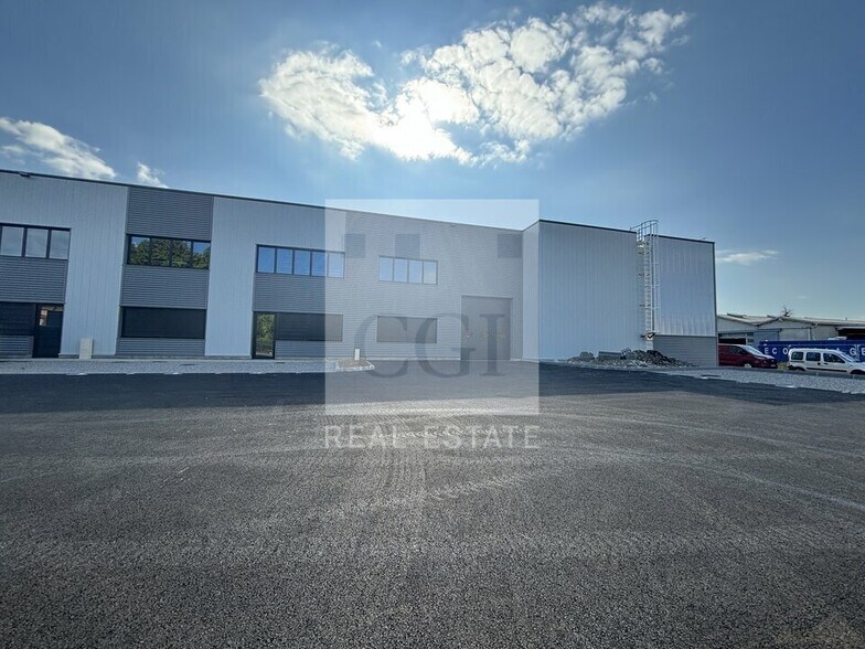 Local d'activités dans OULLINS-PIERRE-BÉNITE à vendre - Photo du bâtiment - Image 2 de 17