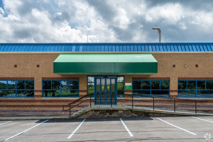 133 Church Hill Rd, McKees Rocks, PA à vendre - Photo du bâtiment - Image 3 de 4