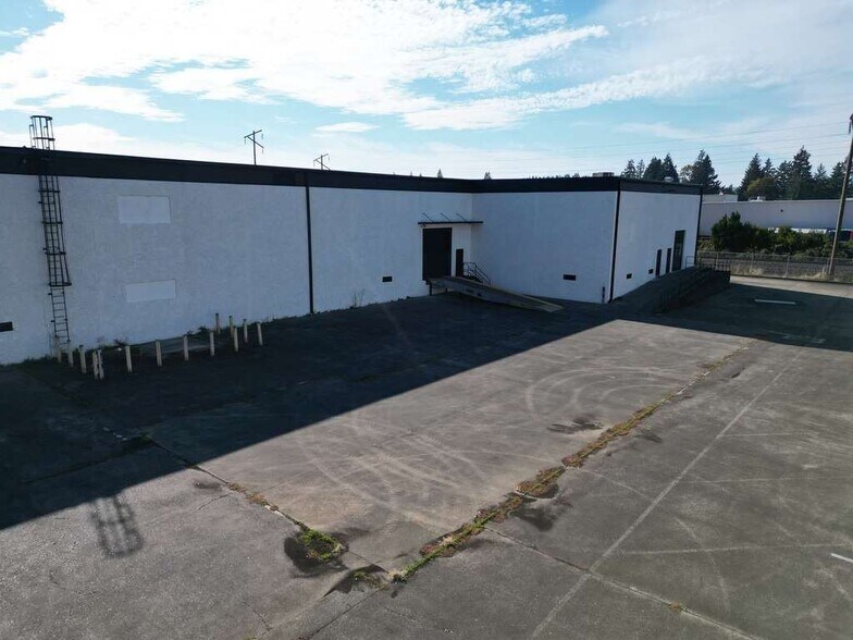 29125 SW Casting St, Wilsonville, OR à louer - Photo du bâtiment - Image 2 de 7