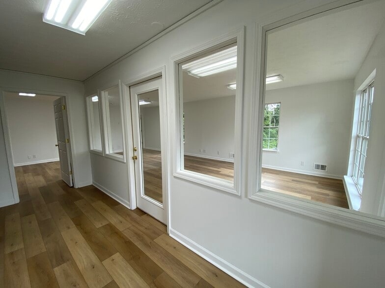 8912 Stone Green Way, Louisville, KY for lease - Building Photo - Image 2 of 20