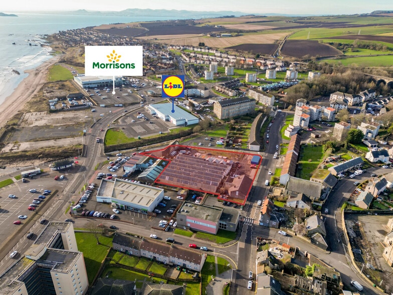 Large Retail Warehouse/ Redevelopment portfolio of 2 properties for sale on LoopNet.ca - Building Photo - Image 3 of 9