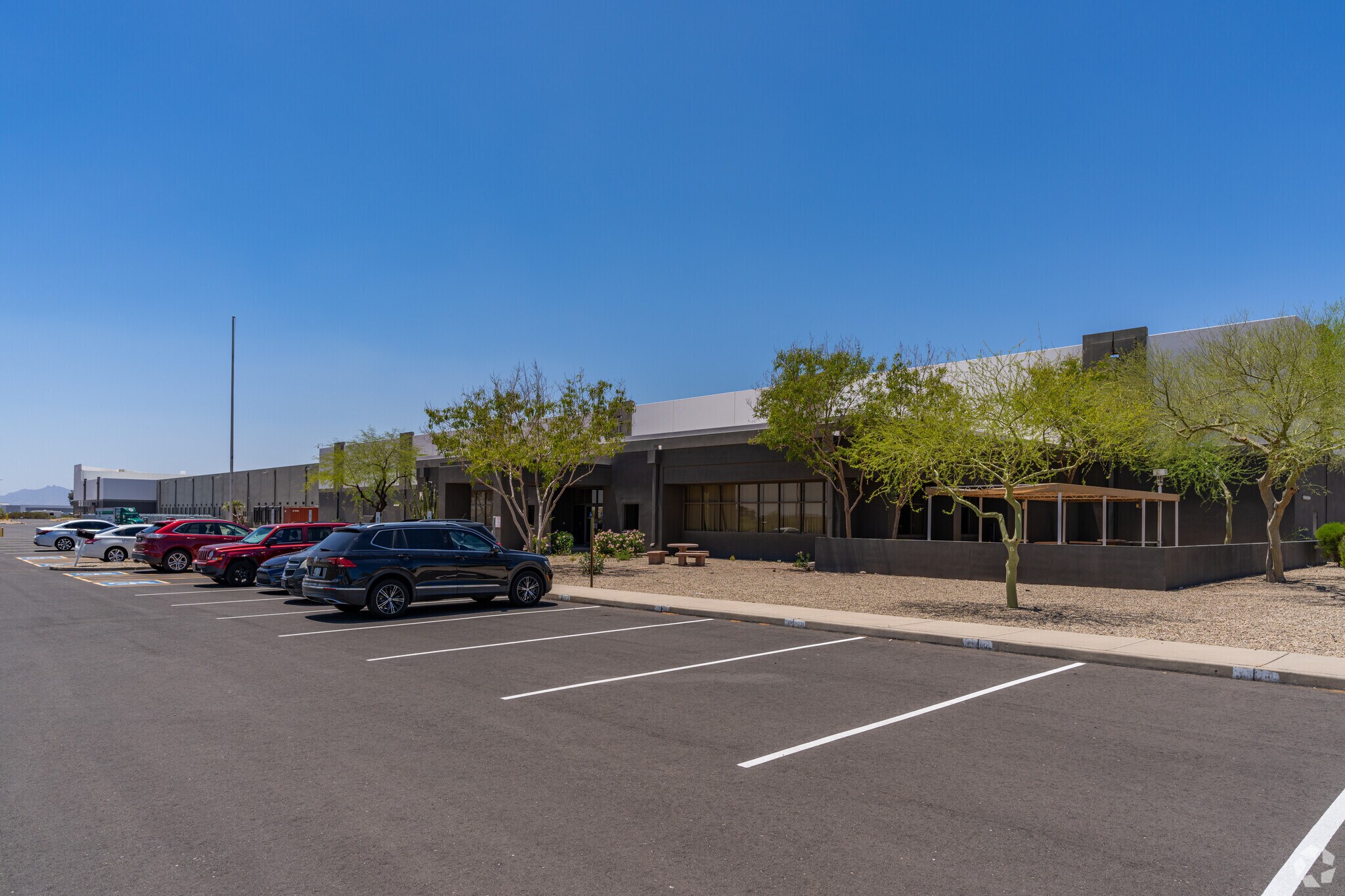 7811 N Glen Harbor Blvd, Glendale, AZ for lease Primary Photo- Image 1 of 11