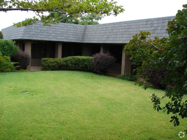 3000 N Market Ave, Fayetteville, AR à louer - Photo du bâtiment - Image 2 de 8