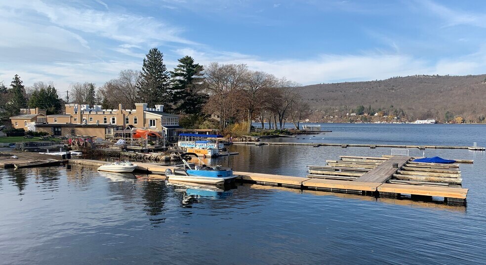 13 Castle Ct, Greenwood Lake, NY à vendre - Photo du bâtiment - Image 2 de 3