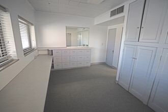 301 N 2nd St, Mcalester, OK for lease Interior Photo- Image 2 of 15