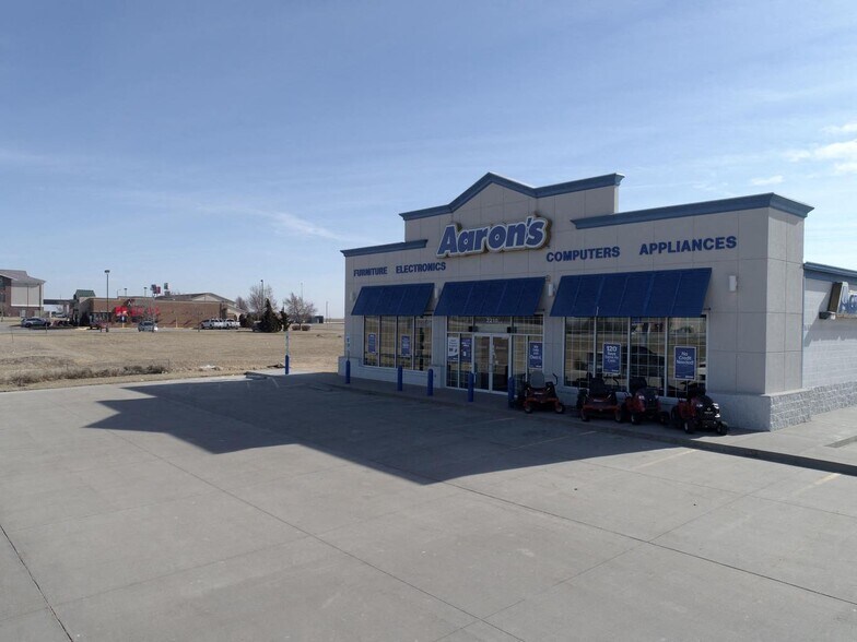 2210 E Kansas Ave, Mcpherson, KS à louer - Photo du bâtiment - Image 2 de 7