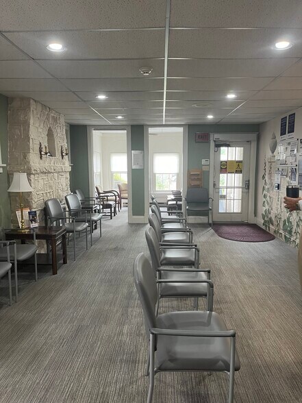 3912 Trindle Rd, Camp Hill, PA à louer - Photo du bâtiment - Image 2 de 6