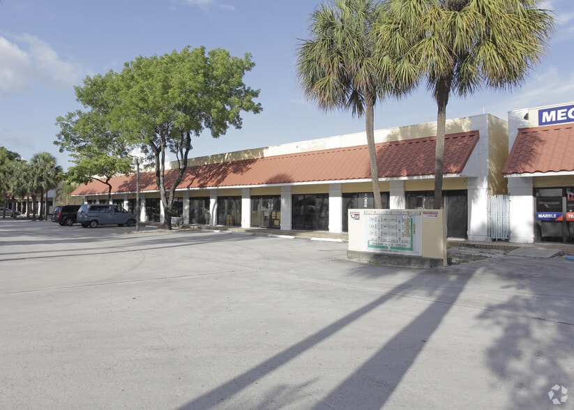 2083 N Powerline Rd, Pompano Beach, FL for lease - Primary Photo - Image 2 of 5