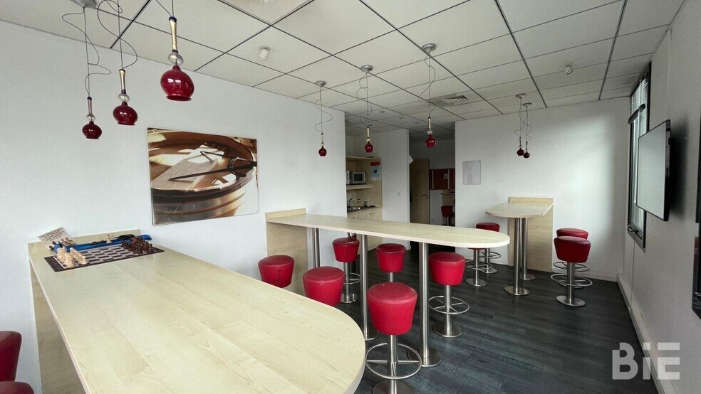 18 Avenue Pythagore, Mérignac à louer - Photo du bâtiment - Image 3 de 10