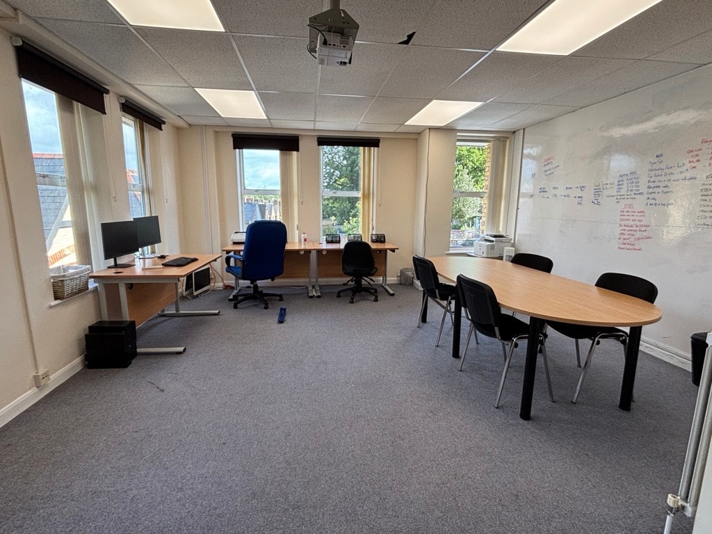 Hughenden Rd, High Wycombe for lease Interior Photo- Image 1 of 3