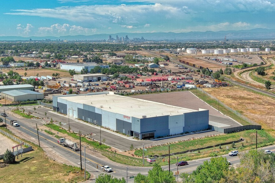 8705 Rosemary St, Commerce City, CO à louer - Photo du bâtiment - Image 2 de 19