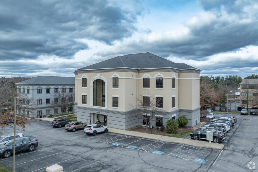 7500 Brooktree Rd, Wexford, PA à louer - Photo du bâtiment - Image 2 de 9