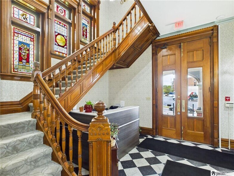 413 N Main St, Jamestown, NY à vendre - Photo du bâtiment - Image 3 de 28