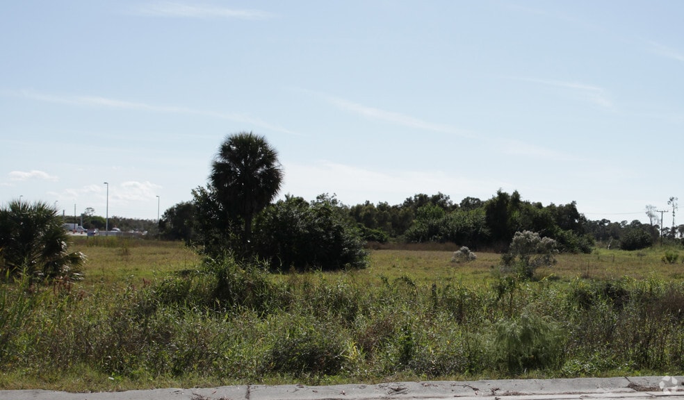 14670 Metro Pky, Fort Myers, FL for sale - Building Photo - Image 3 of 7