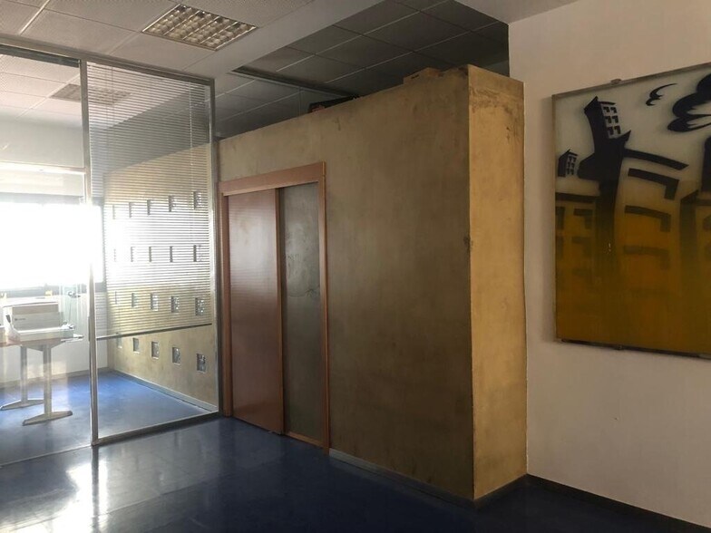 Commerce de détail dans Cáceres, Cáceres à vendre - Photo du bâtiment - Image 3 de 11