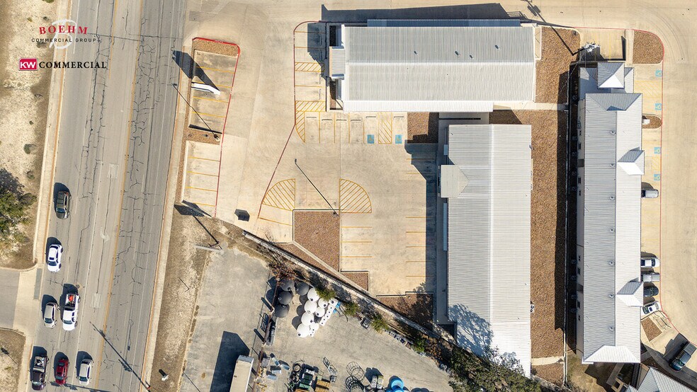 1401-1405 Sidney Baker St, Kerrville, TX à vendre - Photo du bâtiment - Image 2 de 10