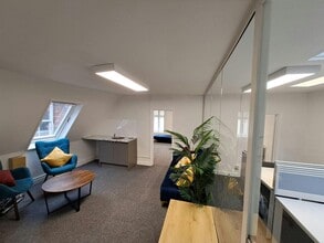 5 High Street, Windsor à louer Photo intérieure- Image 2 de 12