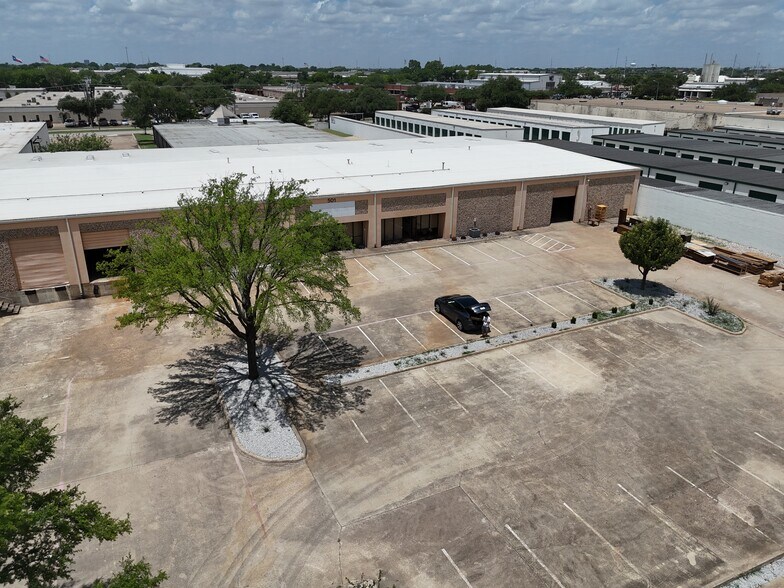 501 Industrial Dr, Richardson, TX à louer - Photo du bâtiment - Image 2 de 102