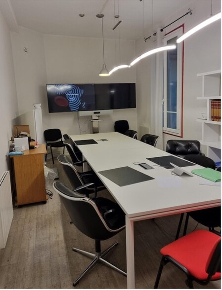 Retail in Paris for lease - Building Photo - Image 3 of 6