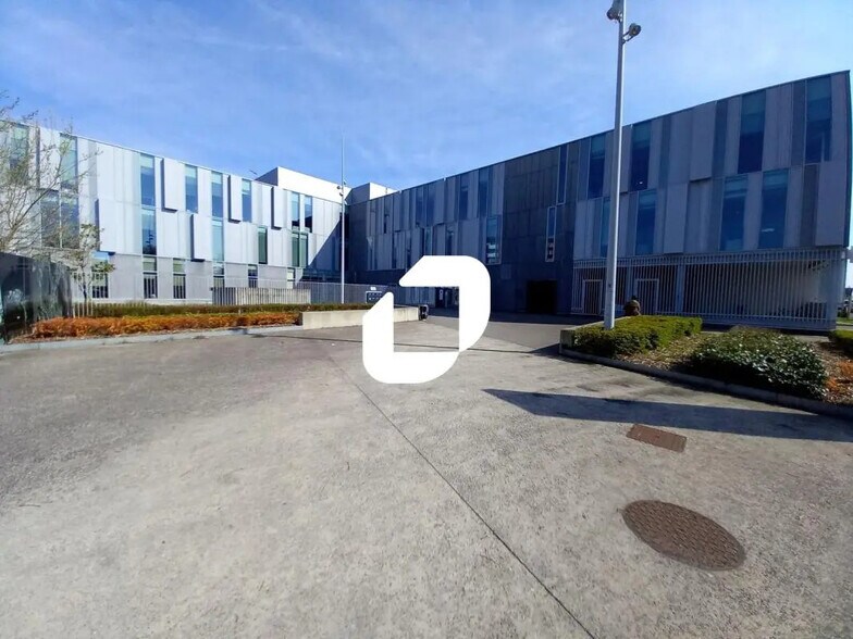 Office in Lille for lease - Building Photo - Image 1 of 10