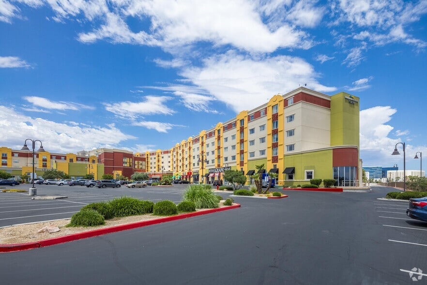 372 E Tropicana Ave, Las Vegas, NV for lease - Building Photo - Image 1 of 4