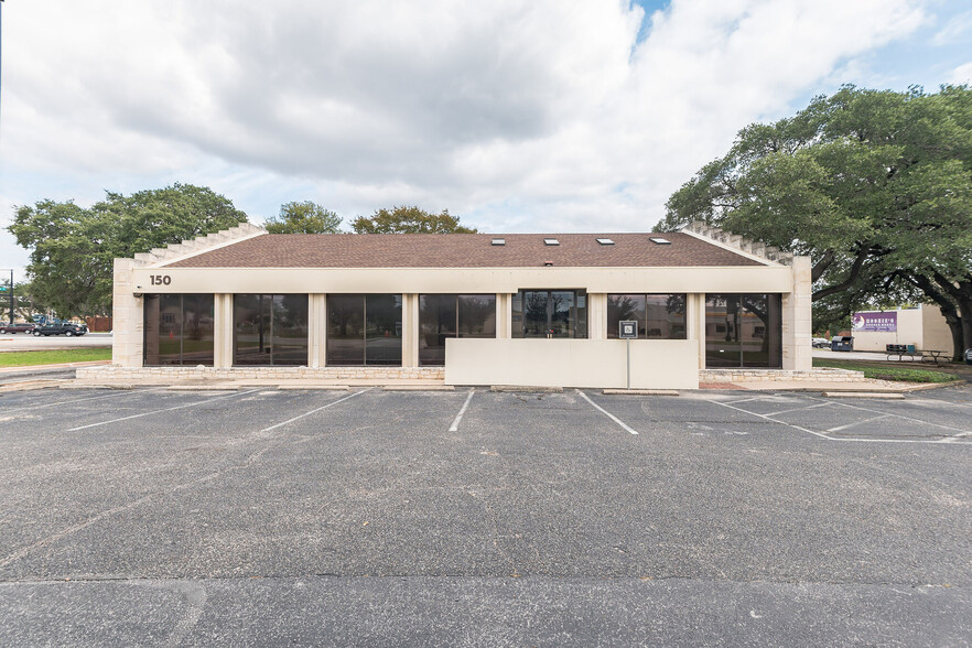 150 S Bell Blvd, Cedar Park, TX for lease - Building Photo - Image 1 of 19