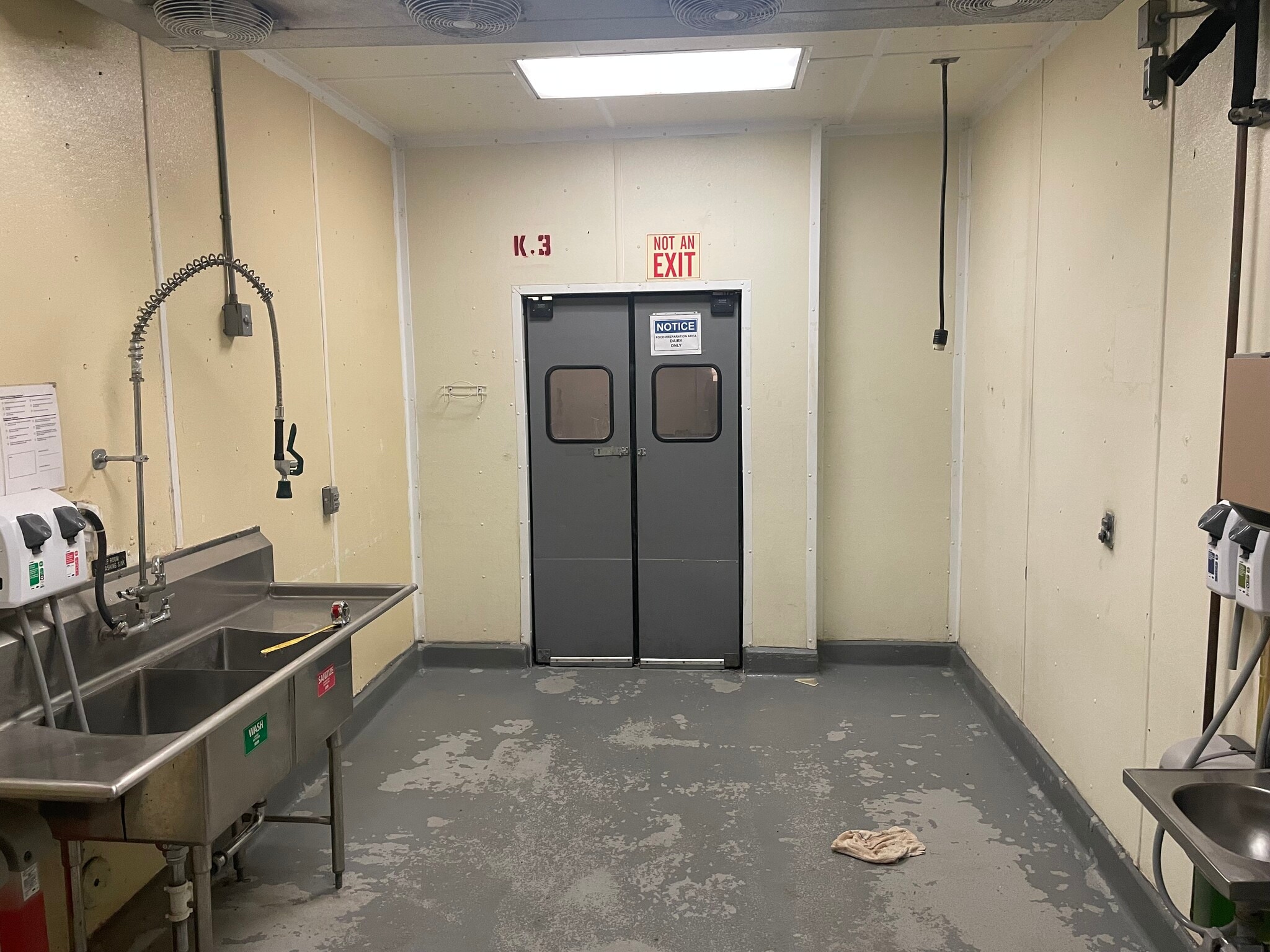 15552-15554 Producer Ln, Huntington Beach, CA for lease Interior Photo- Image 1 of 5