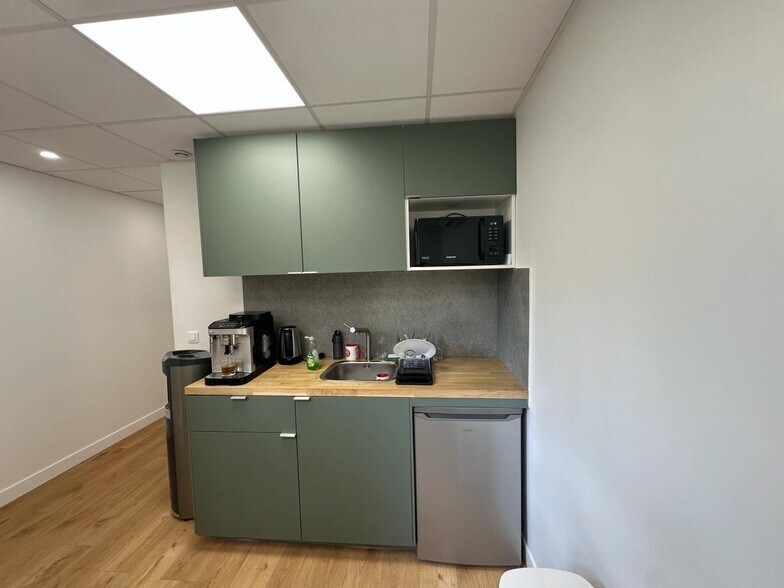 Office in Saint-Mandé for lease - Interior Photo - Image 1 of 17