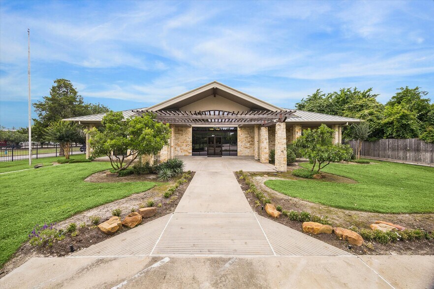 6950 W 43rd St, Houston, TX à louer - Photo du bâtiment - Image 2 de 21