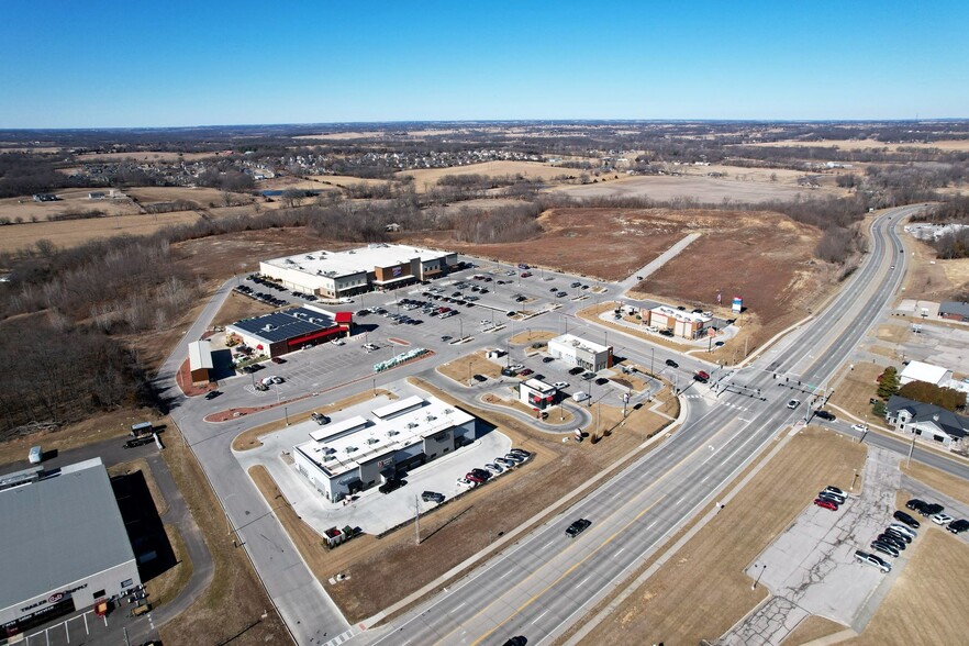 Smithville Marketplace Highway 169, Smithville, MO for sale - Building Photo - Image 1 of 3