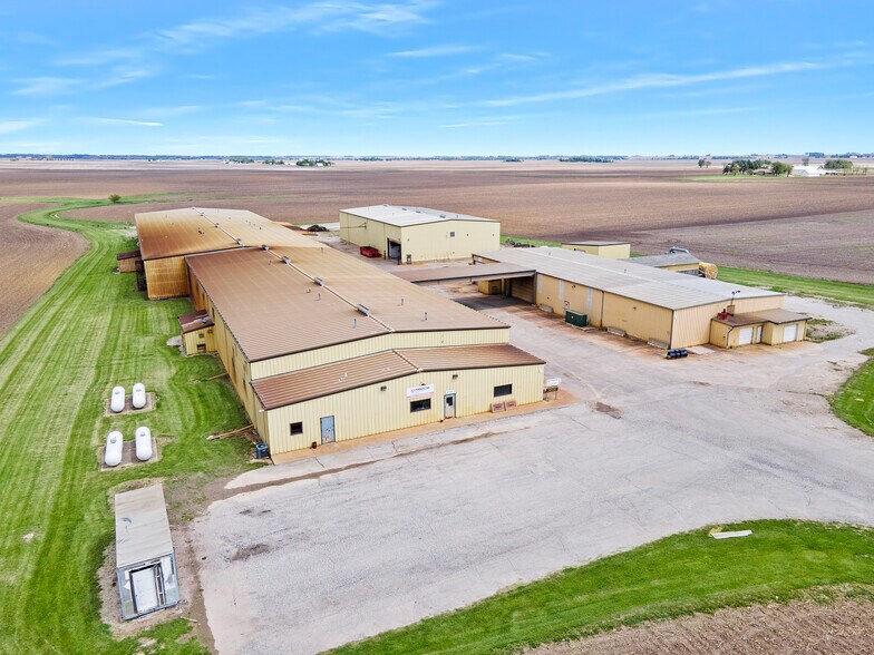 5704 E 1700 North Rd, Danvers, IL à louer - Photo du bâtiment - Image 2 de 21