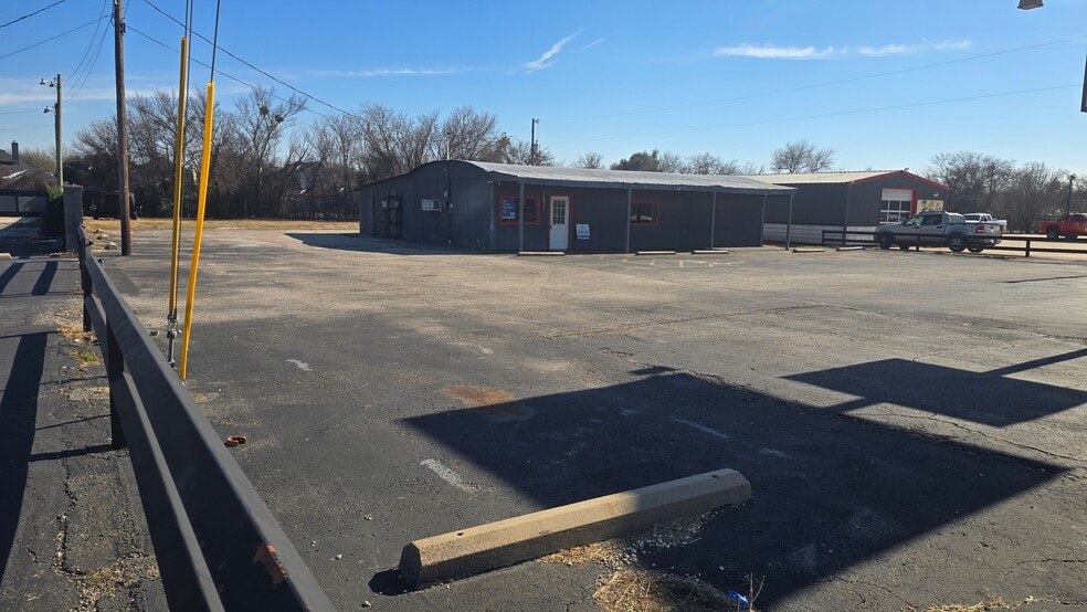 2817 SW Wilshire Blvd, Burleson, TX for lease - Building Photo - Image 3 of 17