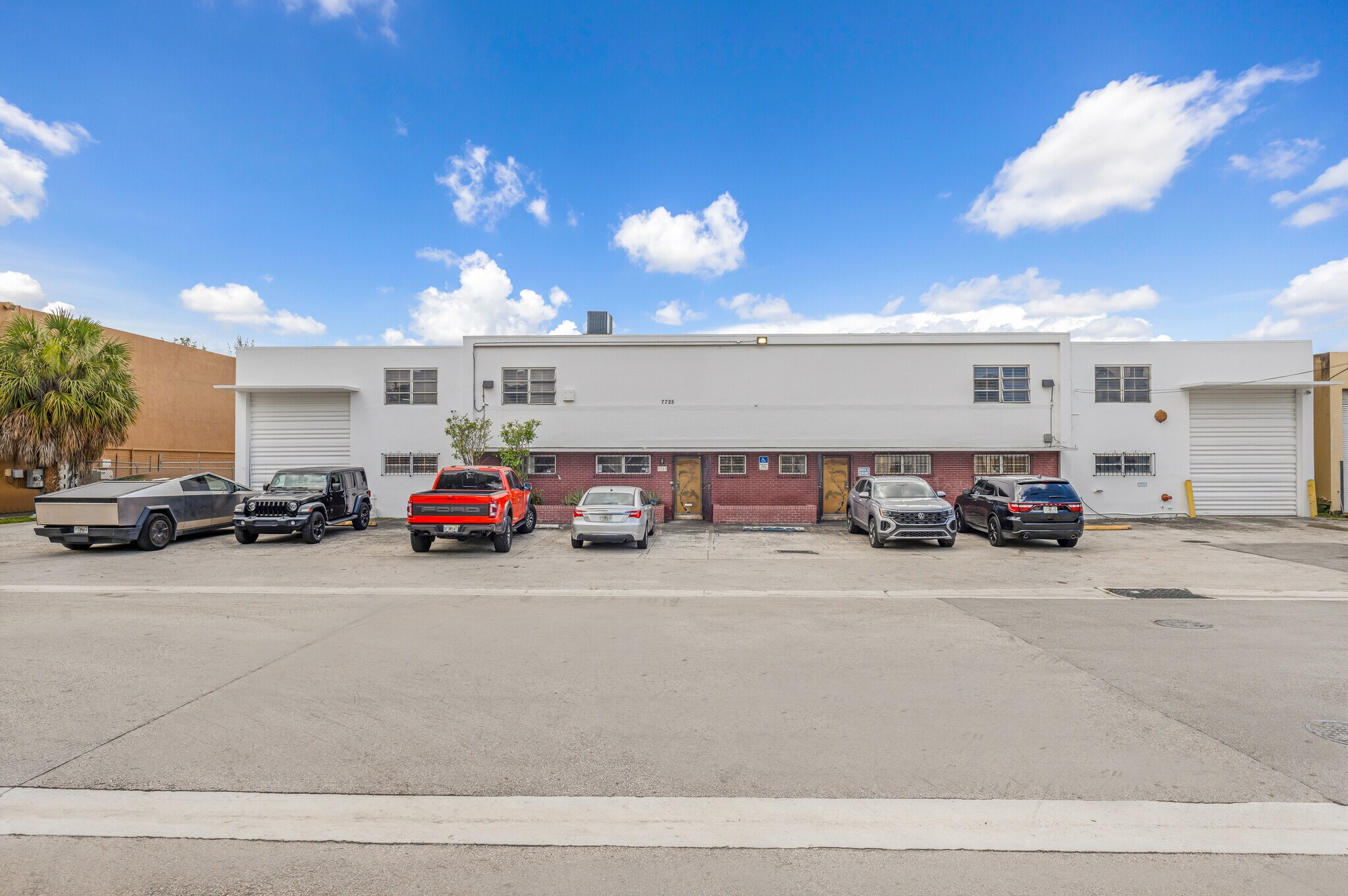 7725 W 2nd Ct, Hialeah, FL à vendre Photo du bâtiment- Image 1 de 38