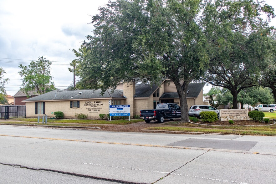 5008 Locust St, Bellaire, TX for sale - Building Photo - Image 1 of 10
