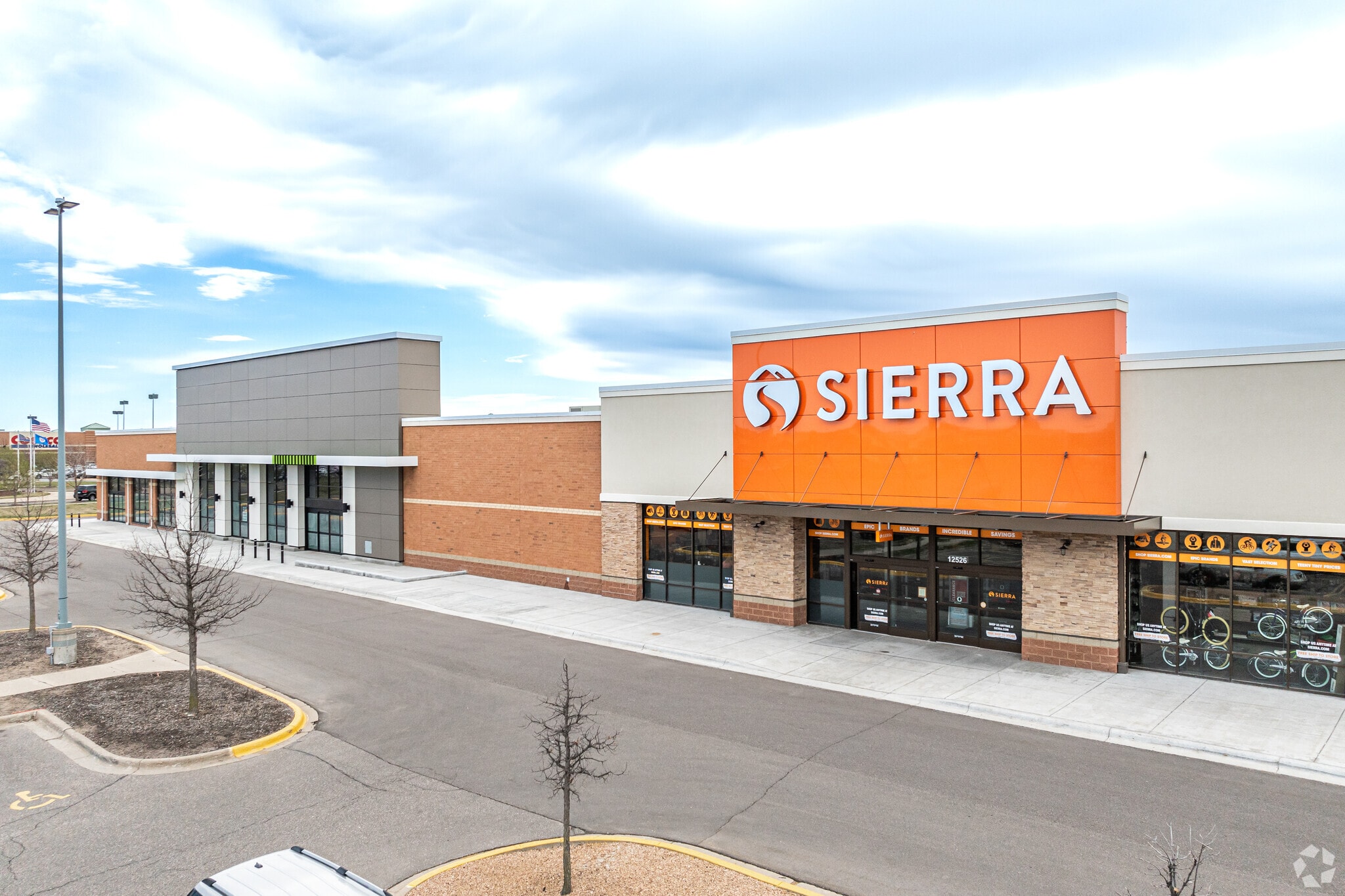 12550 Riverdale Blvd NW, Coon Rapids, MN for lease Primary Photo- Image 1 of 10