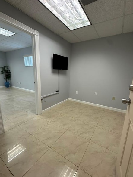 1820 NE 163rd St, North Miami Beach, FL for lease - Building Photo - Image 2 of 13