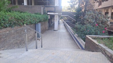 Retail in Esplugues de Llobregat, Barcelona for lease Interior Photo- Image 2 of 10